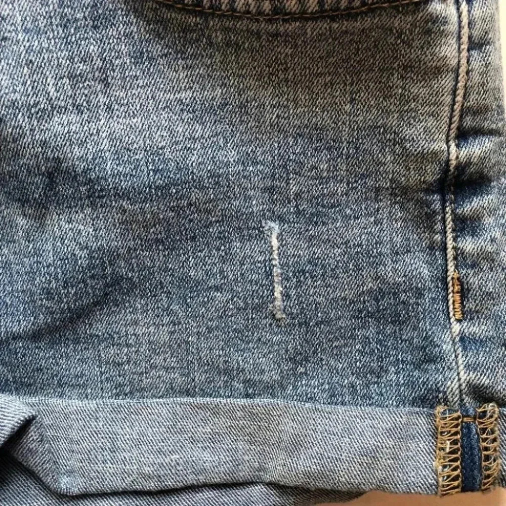Old Navy Women's Boyfriend Fit Rolled Cuffed Mild Distressing Size 0 - Picture 4 of 15